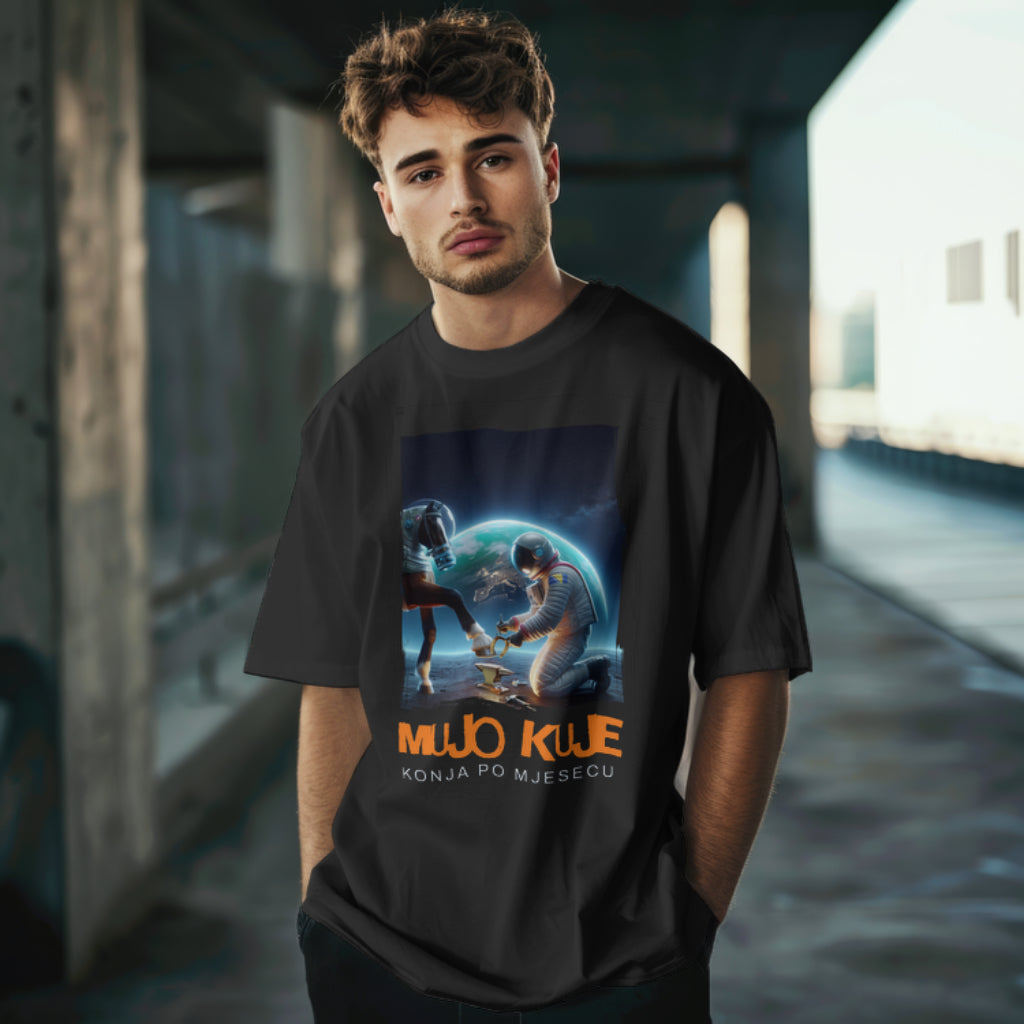 Mujo kuje konja po mjesecu Baumwolle Herren T-Shirt